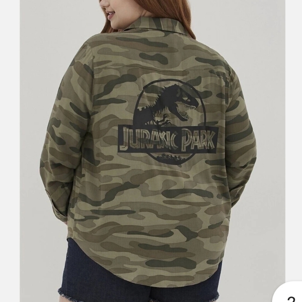 Torrid Jurassic World Shirt Green Camo Sz2X Plus‎ Button Up Universal Studios